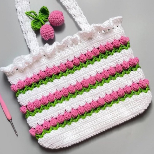 Túi xách handmade hoa tulip bằng len