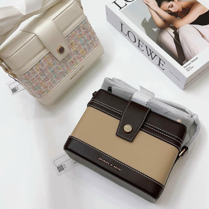 Cốp vuông size 19cm khoá bập dáng đeo chéo