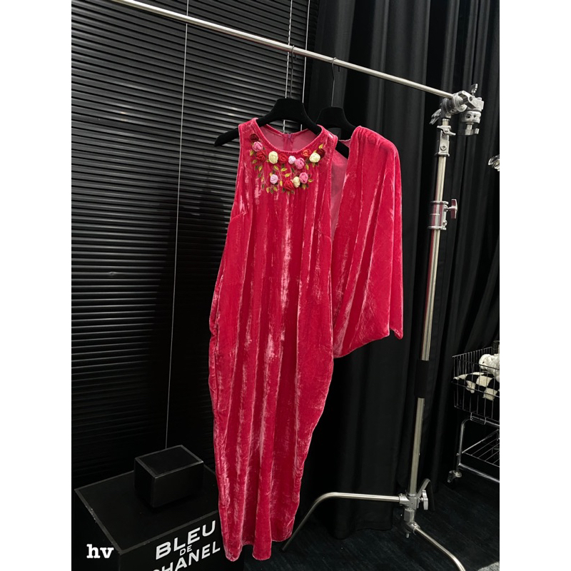 Set váy nhung the thêu hoa cổ và choàng nhung the cùng màu