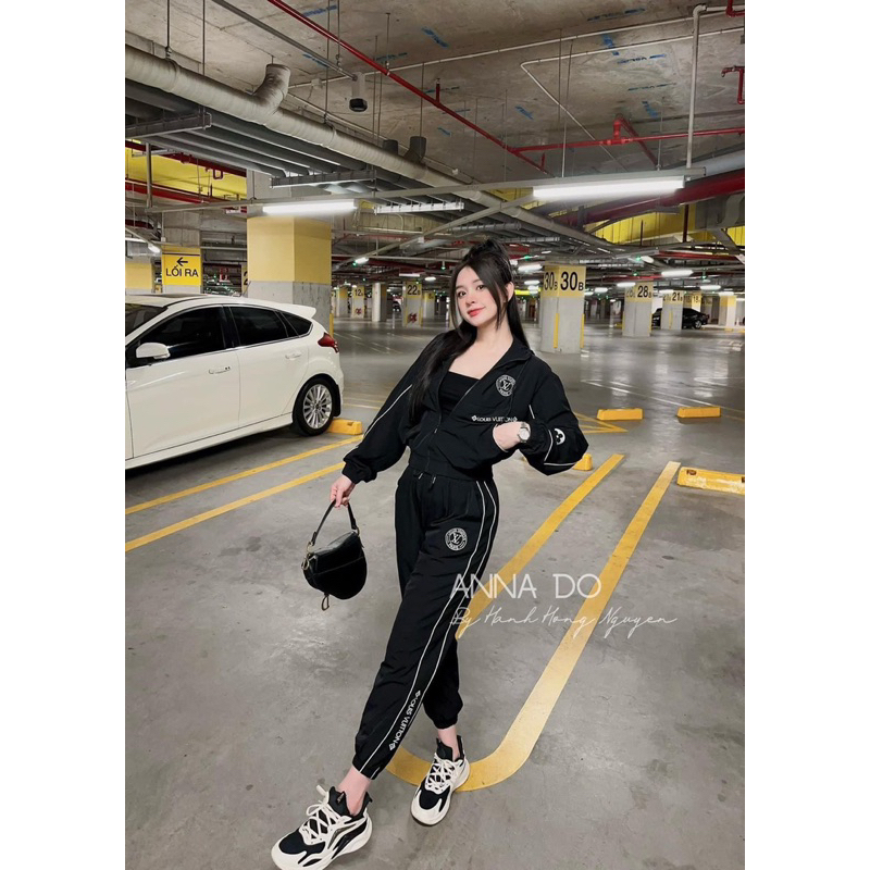 SET THỂ THAO ĐEN LOGO NGỰC VIỀN MÍ