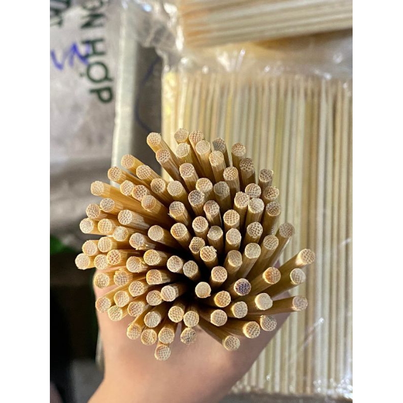 2kg/4 túi que xiên đầu nhọn đủ size 17,20cm....