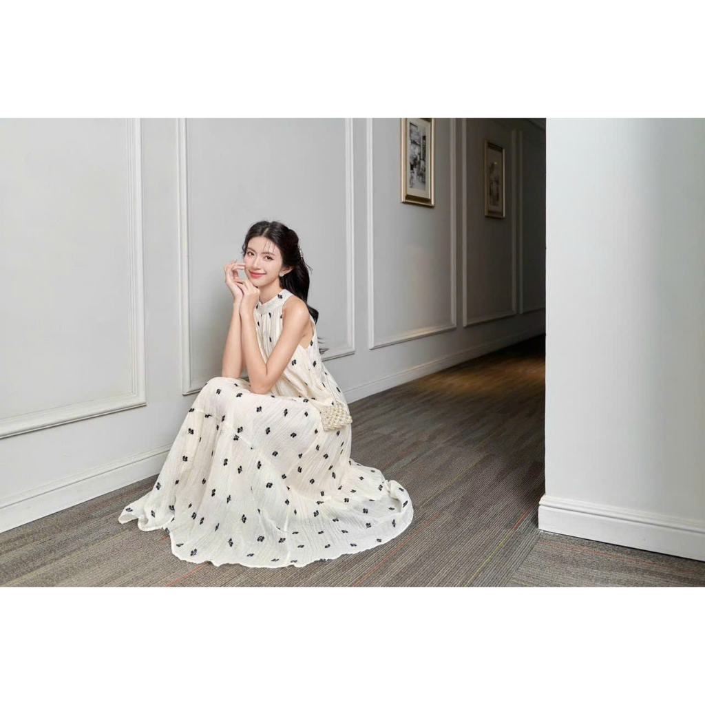 ĐẦM MAXI TƠ HOA NHĂN CỔ YẾM TIỂu THƯ 2 LỚP DN003Hàng thiết kế fom siêu xinh  , chất tơ nhăn , hàng 2 lớp