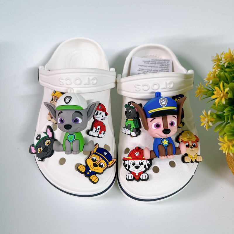 Dép Crocs Bay A trắng mix Cham/sticker Vip bé trai MunCrocs sỉ lẻ sục Crocss bé gái nam nưa người lớn