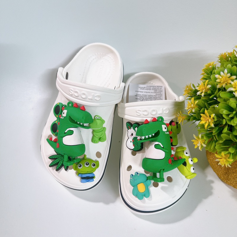 Dép Crocs Bay A trắng mix Cham/sticker Vip bé trai MunCrocs sỉ lẻ sục Crocss bé gái nam nưa người lớn