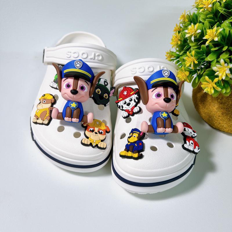 Dép Crocs Bay A trắng mix Cham/sticker Vip bé trai MunCrocs sỉ lẻ sục Crocss bé gái nam nưa người lớn