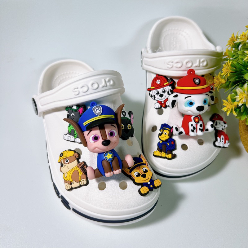 Dép Crocs Bay A trắng mix Cham/sticker Vip bé trai MunCrocs sỉ lẻ sục Crocss bé gái nam nưa người lớn