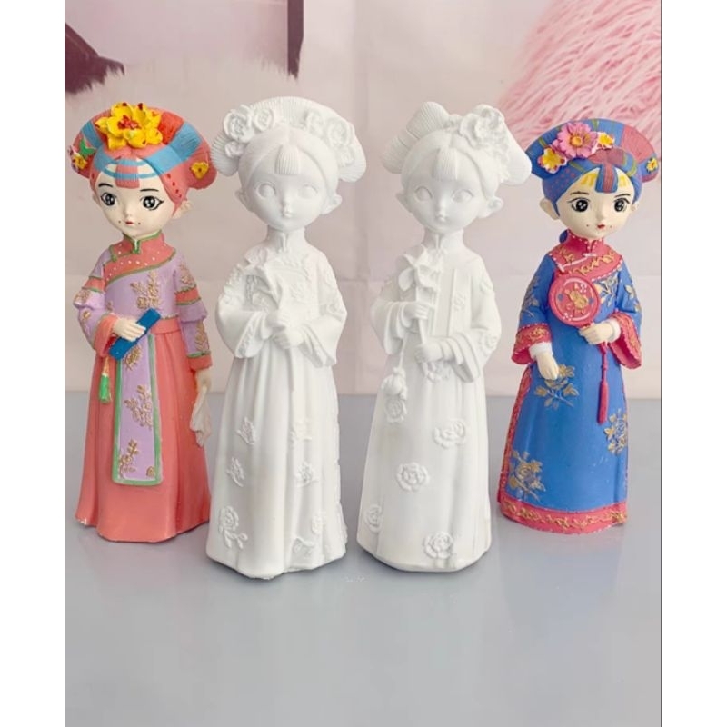 Công Chúa Cách Cách cao 23cm kèm màu cọ