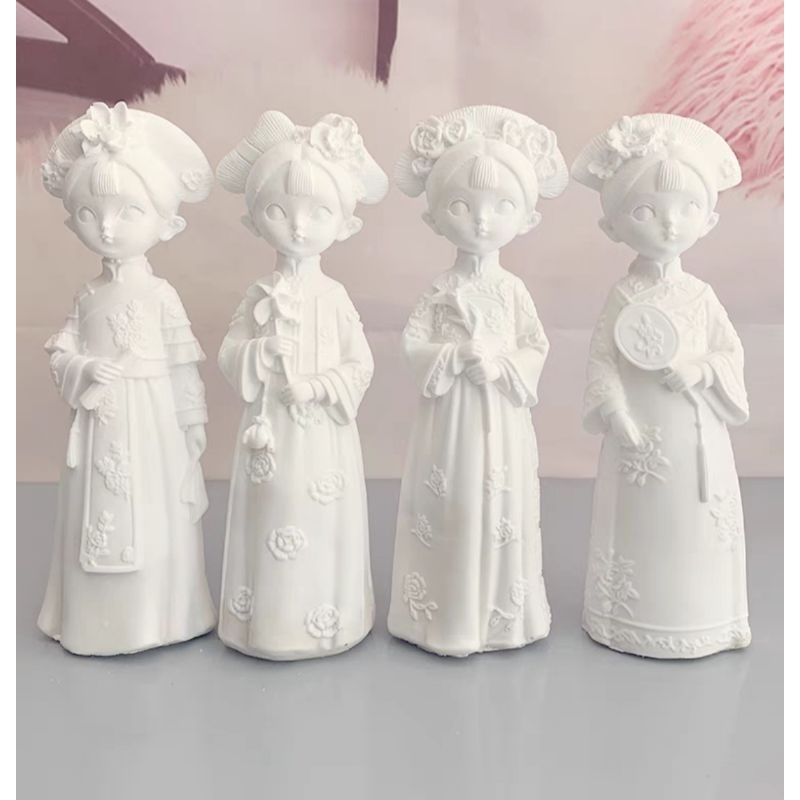 Công Chúa Cách Cách cao 23cm kèm màu cọ