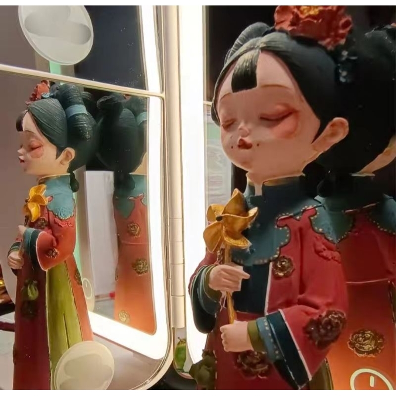 Công Chúa Cách Cách cao 23cm kèm màu cọ