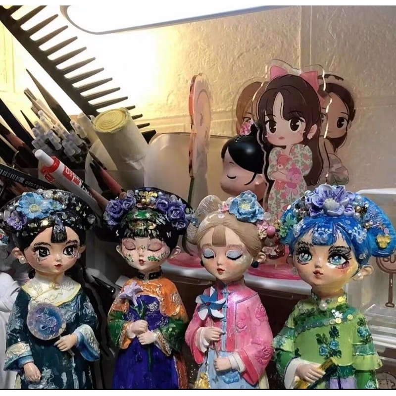 Công Chúa Cách Cách cao 23cm kèm màu cọ