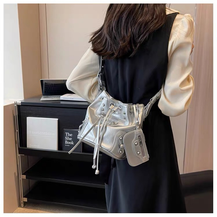 Túi đeo chéo nữ dây rút cá tính da Pu rõ vân