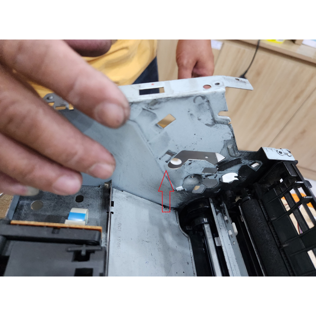 Nắp cơ dẫn mực bên trái trong sườn máy in Canon 2900 - HP 1020 , 12A