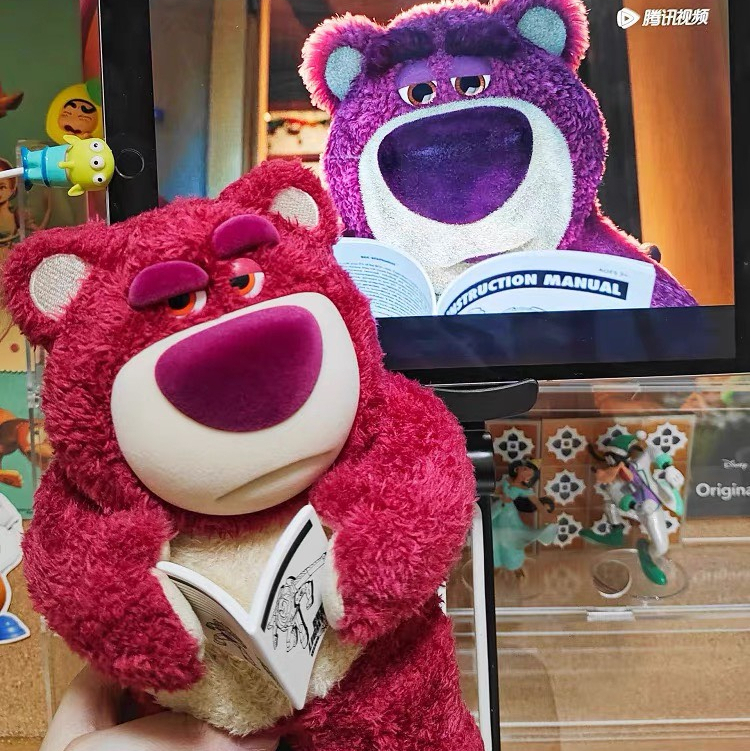 Mô hình Lotso gấu dâu 18cm biểu cảm cool ngầu mẫu mã mới nhất _ TingTing