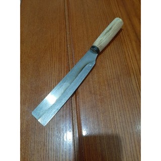 dao lưỡi cưa (bén mỏng)