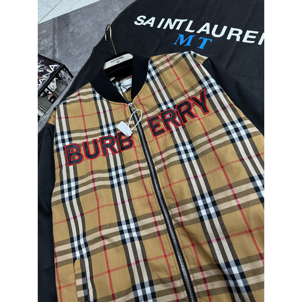 Khoác Bomber brrury đang hot nhất năm nay siêu chất hàng chuẩn 1:1 2023 new.