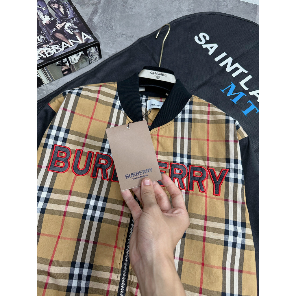 Khoác Bomber brrury đang hot nhất năm nay siêu chất hàng chuẩn 1:1 2023 new.