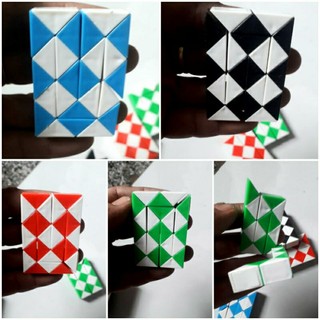 Một cái rubik dài loại mini có 24 ô bằng nhựa