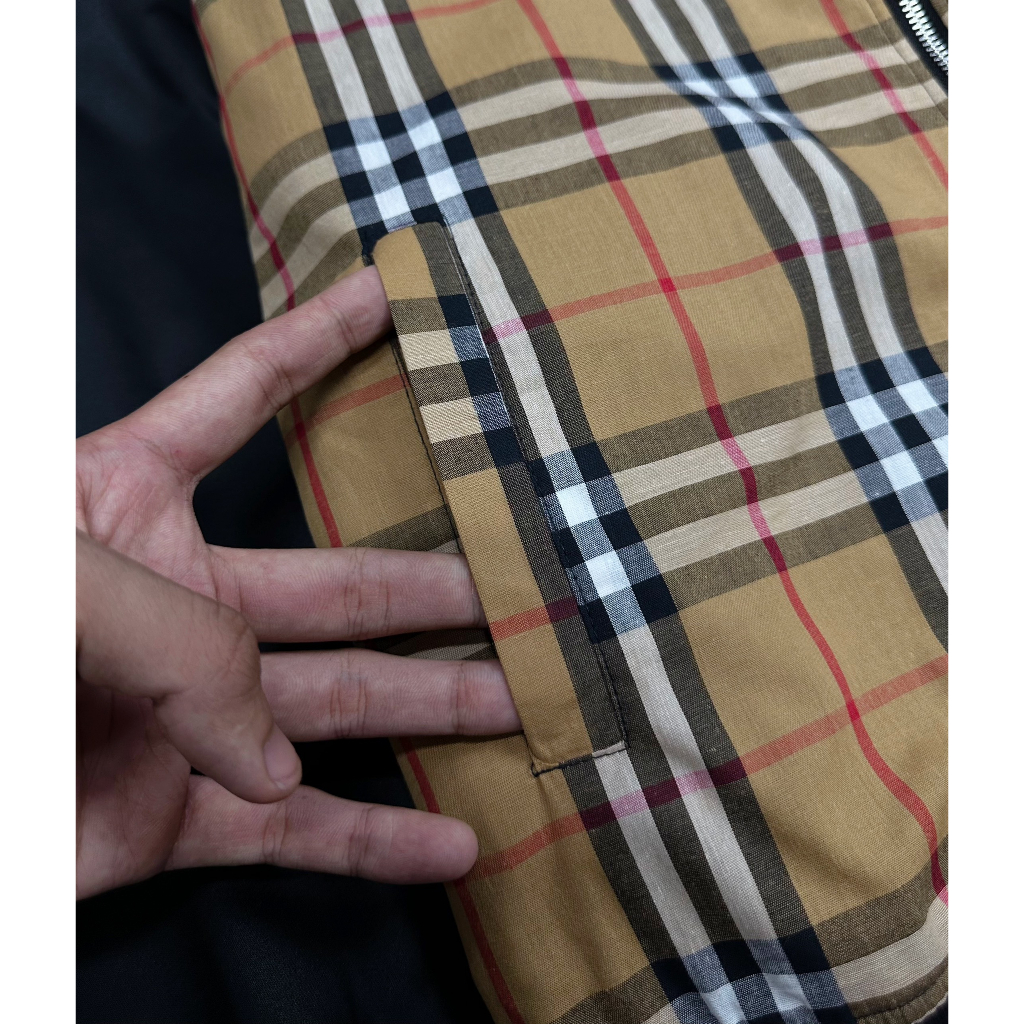 Khoác Bomber brrury đang hot nhất năm nay siêu chất hàng chuẩn 1:1 2023 new.