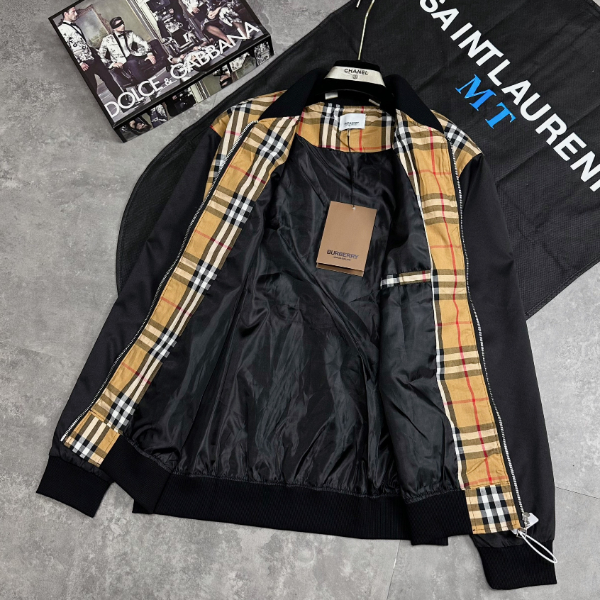 Khoác Bomber brrury đang hot nhất năm nay siêu chất hàng chuẩn 1:1 2023 new.