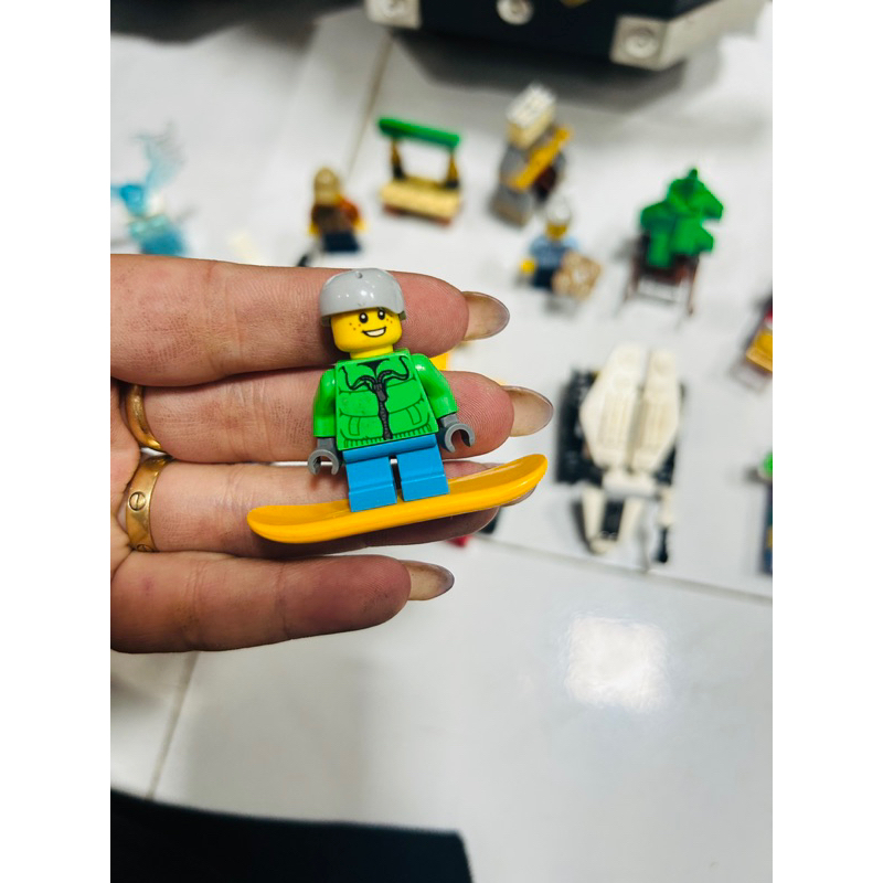 Đồ chơi lắp ráp LEGO 11012 Winter Christmas Tree House Skiing Reindeer Truck Santa Train Christmas Building