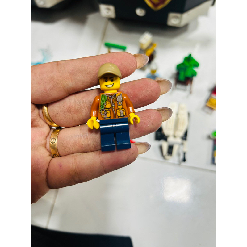 Đồ chơi lắp ráp LEGO 11012 Winter Christmas Tree House Skiing Reindeer Truck Santa Train Christmas Building