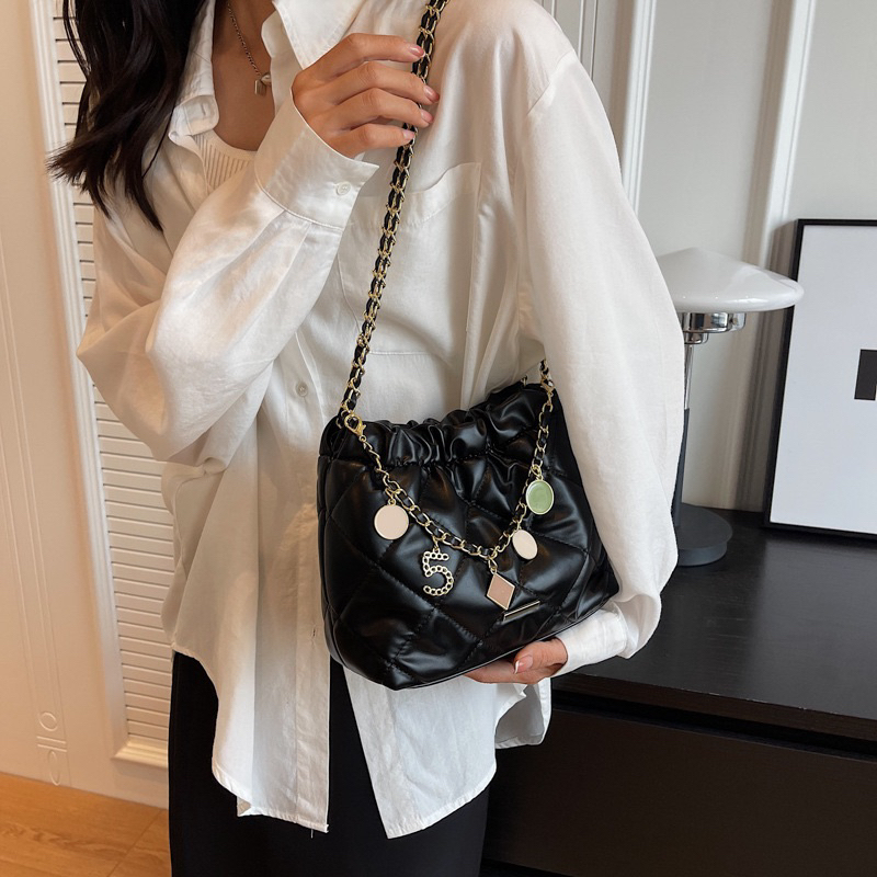 Túi charm hobo xinh mẫu hottend 2023