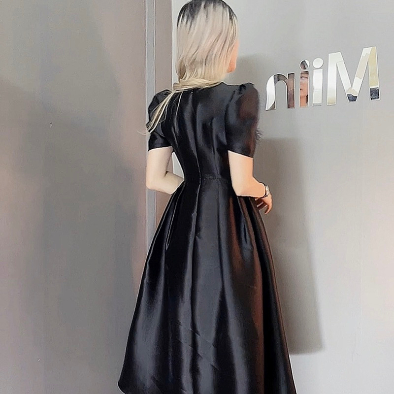 Váy tapta dài cổ vát viền đá phối lông