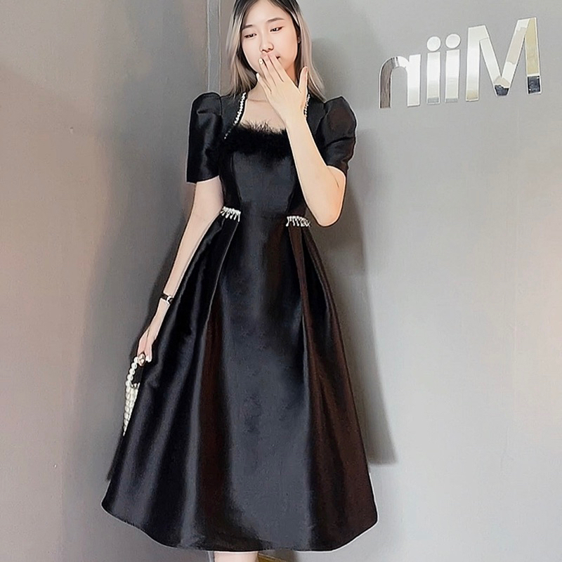 Váy tapta dài cổ vát viền đá phối lông