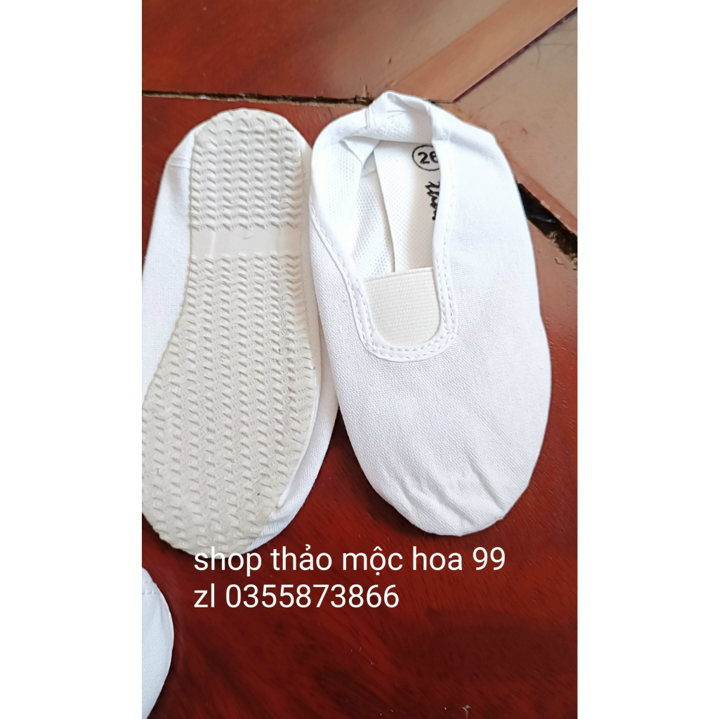 Xả kho giày múa màu hơi ngả vàng