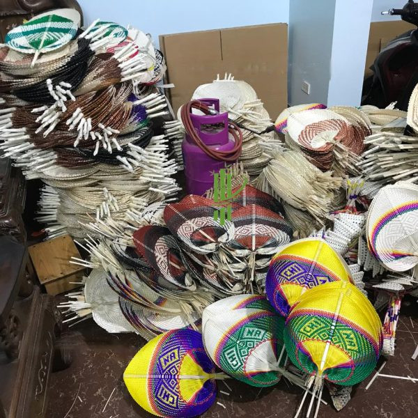 Quạt tre, lá buông hình tim, quạt lá đề cầm tay màu trắng tự nhiên, decor trang trí treo tường size 23-25 cm