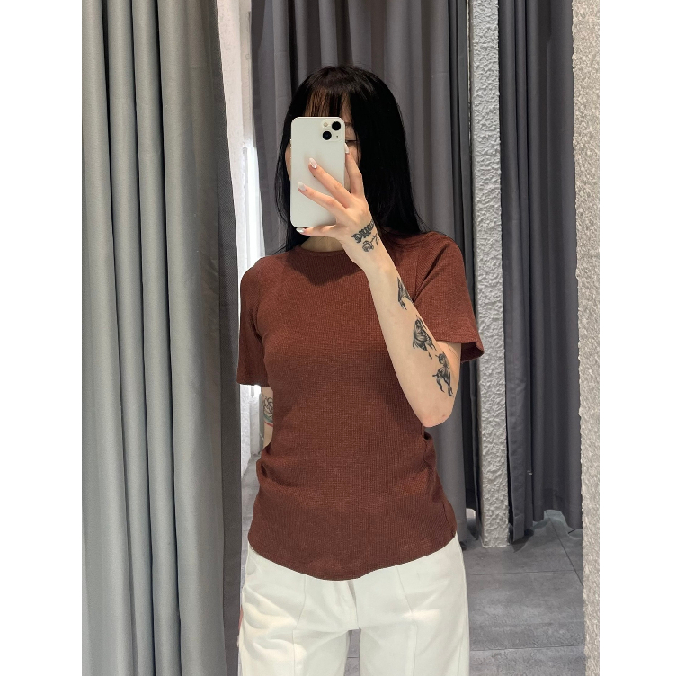 Áo thun ôm basic cổ tròn tay lửng, là min - RIBBED SHORT SLEEVE TOP - WHITE & BROWN