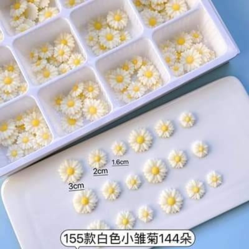 Hoa nhiều màu bằng gumpaste hộp 60g 50c hoa đk 2cm