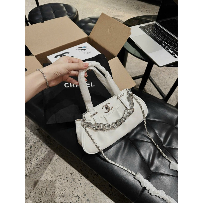 Túi C.N quai xách xích bạc