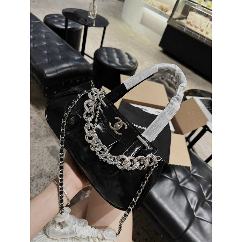 Túi C.N quai xách xích bạc