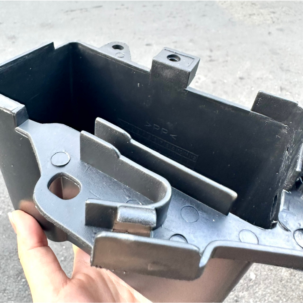 HỘP ĐỰNG BÌNH ẮC QUY XE DREAM