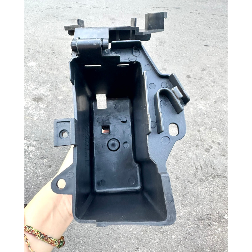 HỘP ĐỰNG BÌNH ẮC QUY XE DREAM