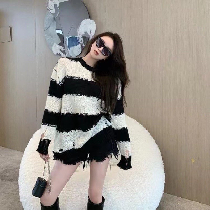 Áo len rách kẻ sọc đen trắng Vân.Melo thời trang đông 2023 hot douyin