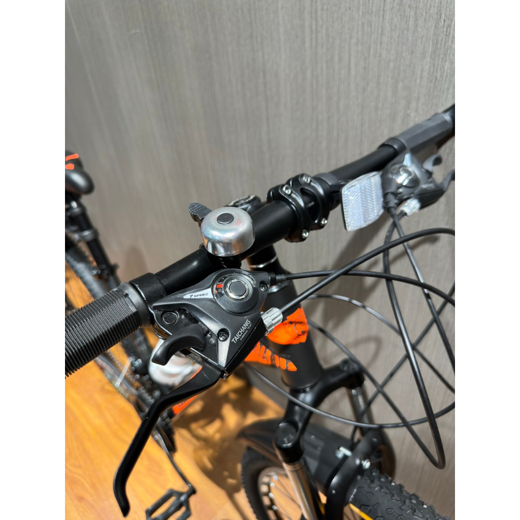 Xe đạp thể thao laux jack phản quang, Xe đạp ngoài trời Laux Jack có giảm sốc,  bánh 24inh, 26inch , 21 tốc độ