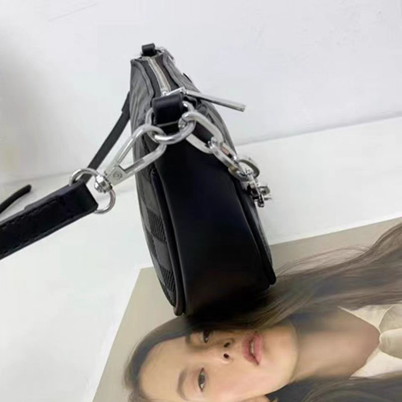 Túi kẹp nách quai xích thời trang phong cách vintage