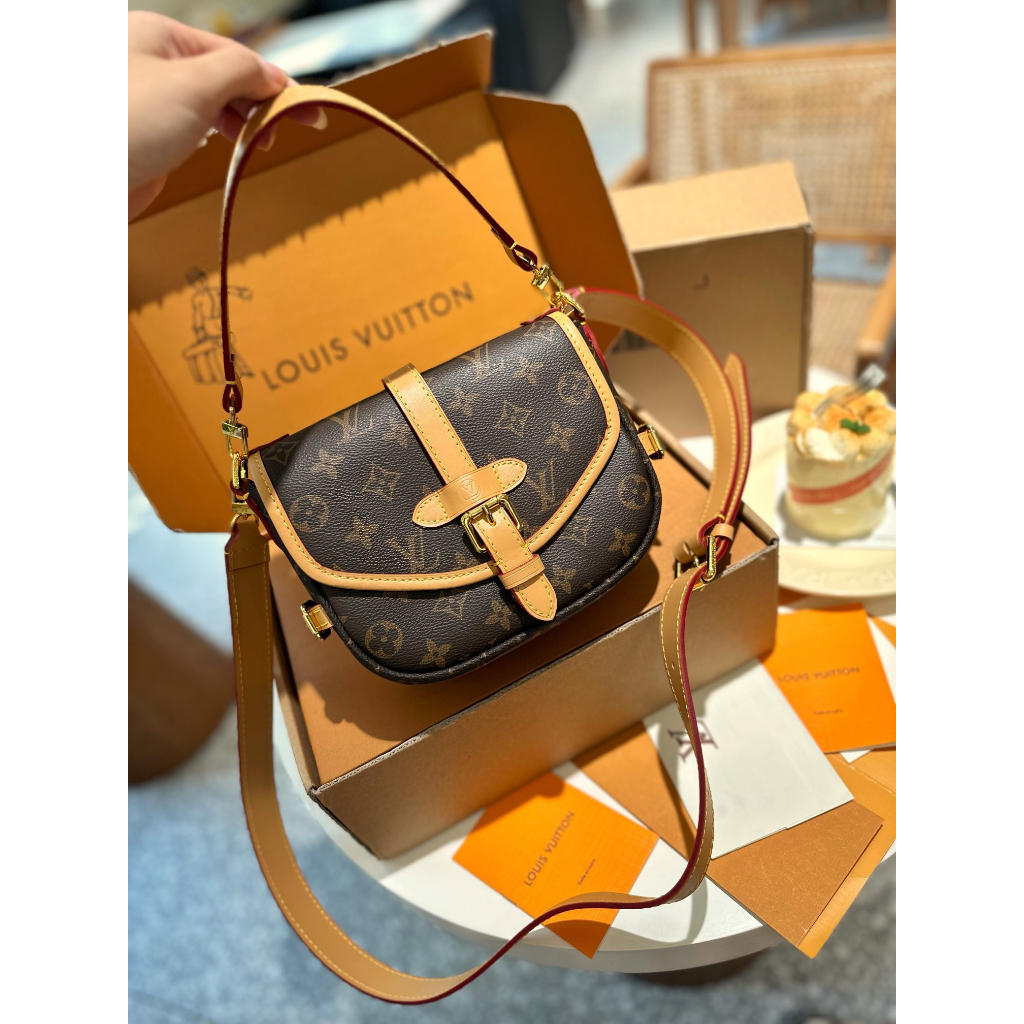 TÚI LV SAUMUR SZ20 DA BÒ