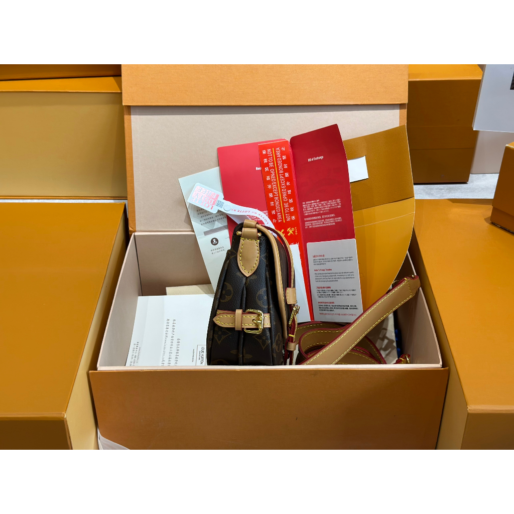 TÚI LV SAUMUR SZ20 DA BÒ