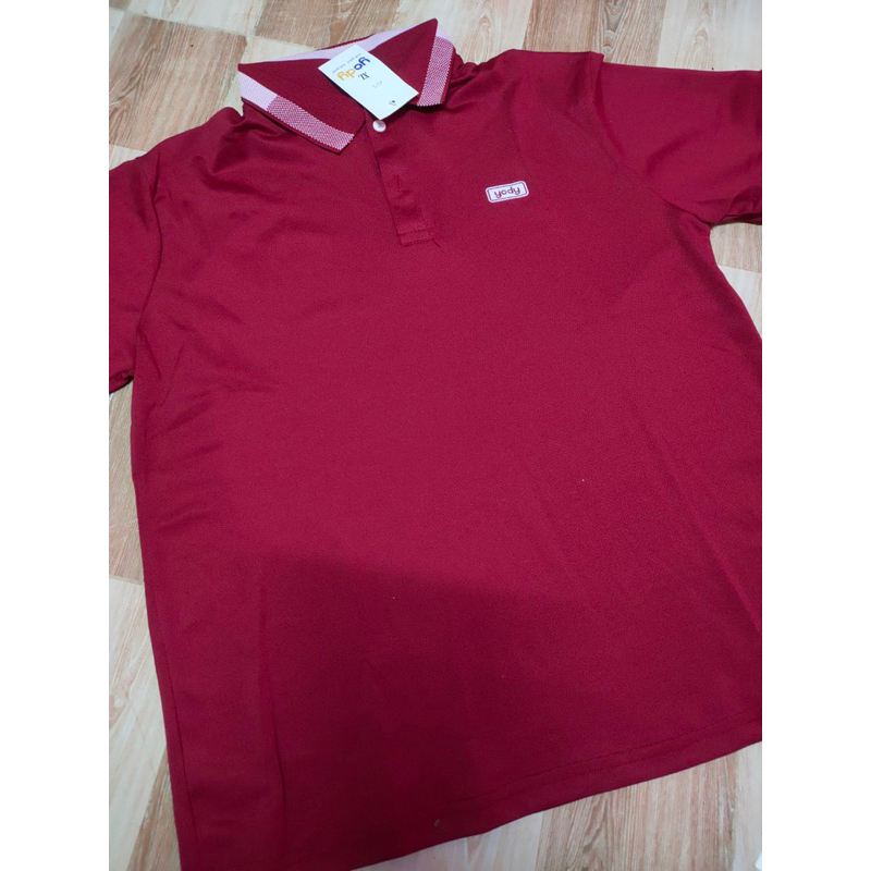 Áo thun có cổ xả