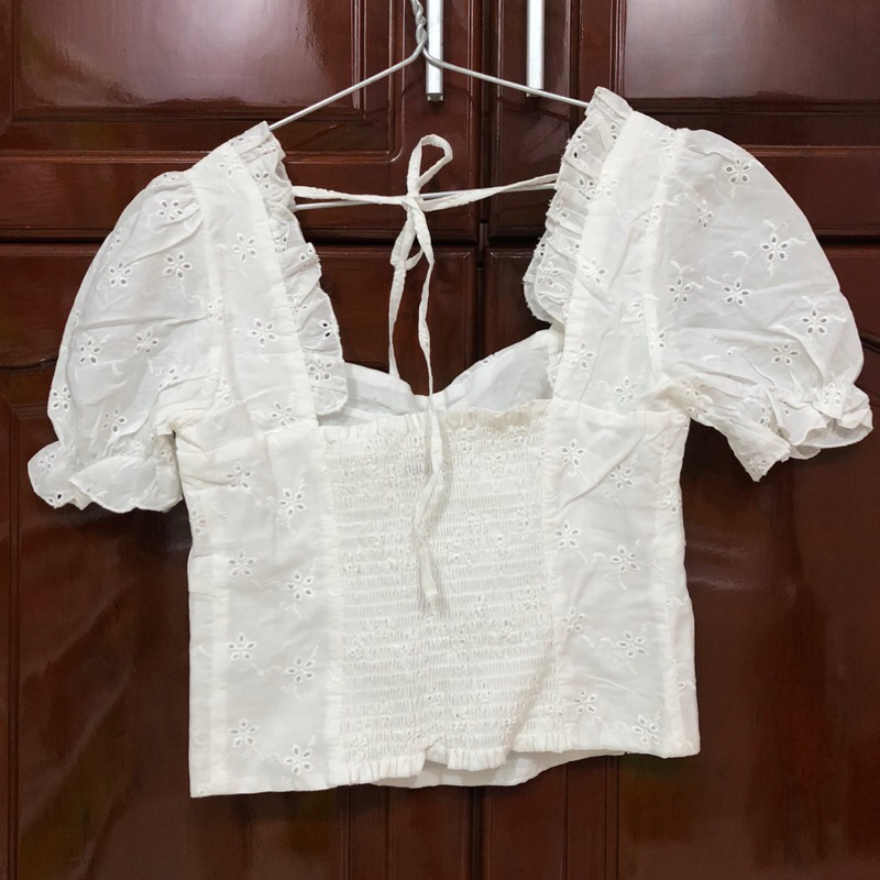 Áo croptop trắng Zara