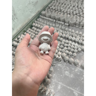 vịt con đội mũ