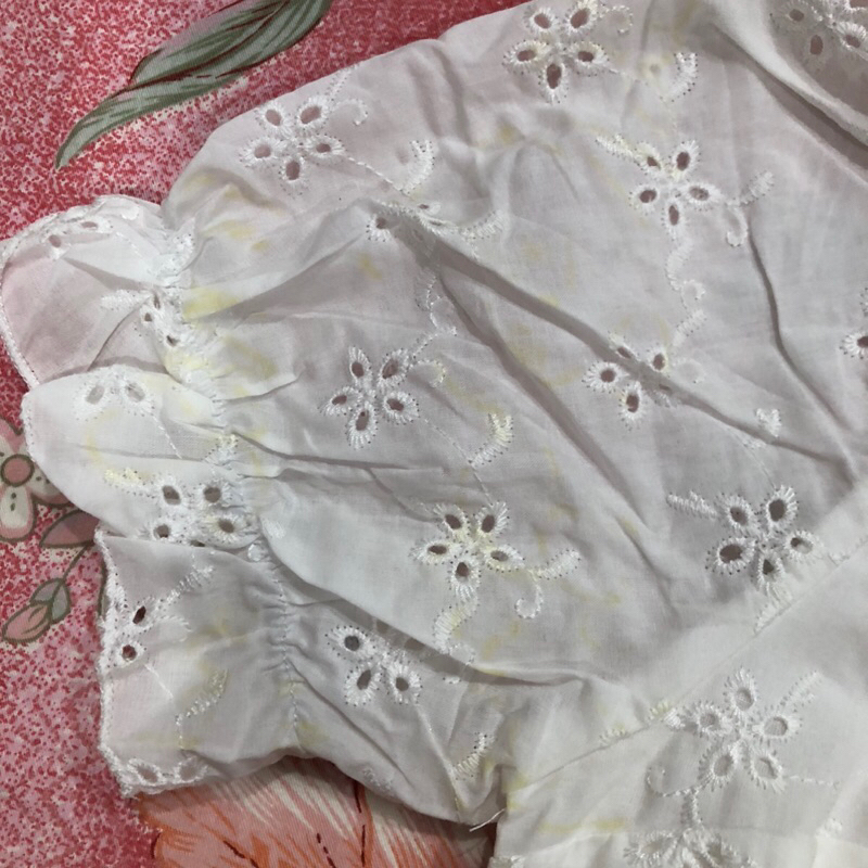 Áo croptop trắng Zara