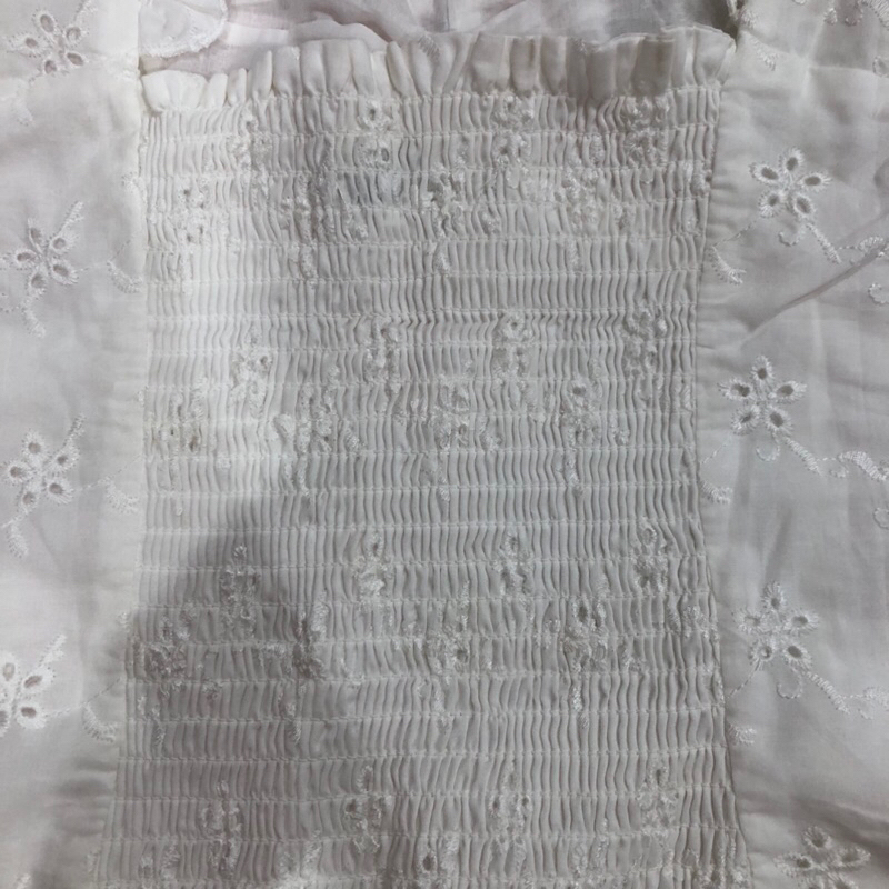 Áo croptop trắng Zara