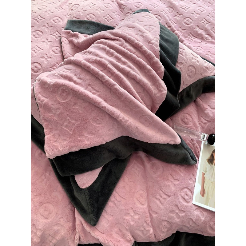 Set Chăn Ga Gối Nỉ Nhung In Thương Hiêu LV