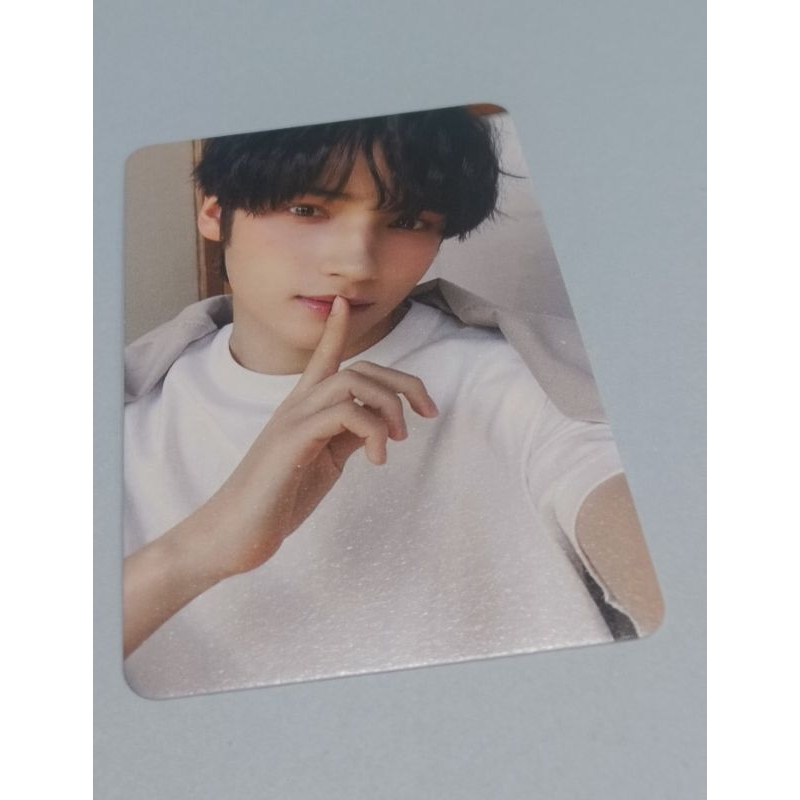 Thẻ ảnh photocard txt youth mùa thu 2023 official huening kai dango  áo thun trắng siêu đẹp official