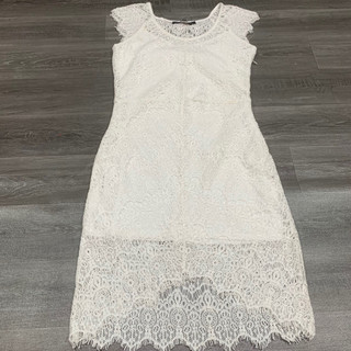 Đầm Ren VNXK Trắng Cổ Thuyền Tay Ngắn Lỗi DƠ NẶNG - Size M hư nhãn cổ và nhãn sườn