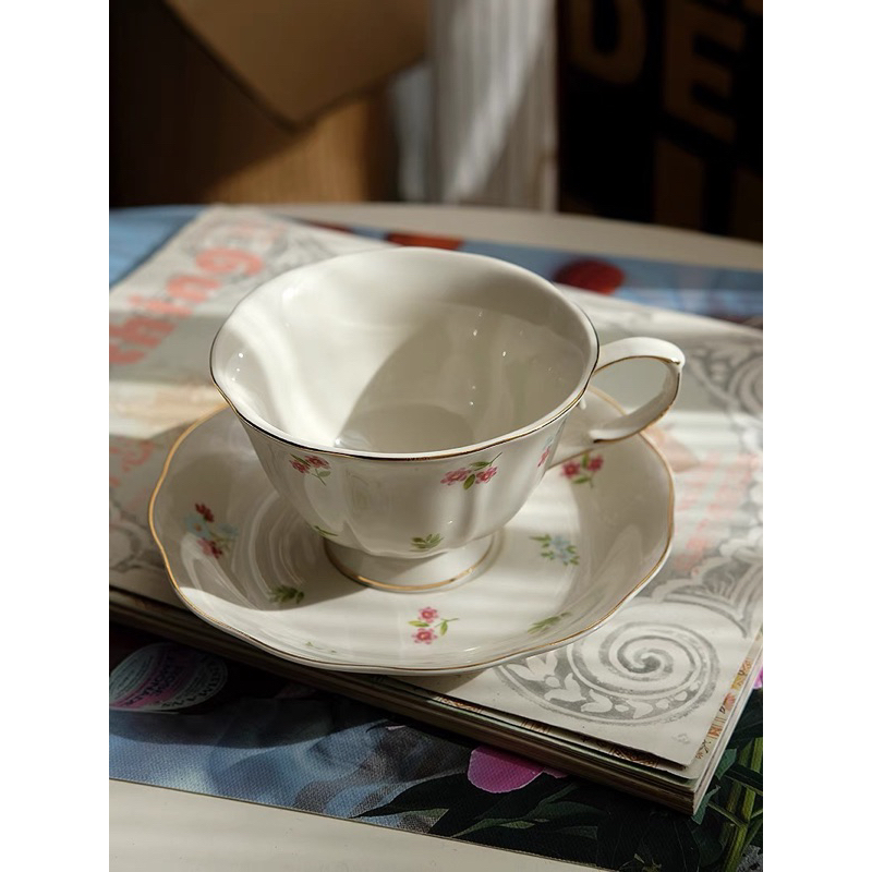 Set tách trà gốm hoa nhí nhẹ nhàng phong cách ins